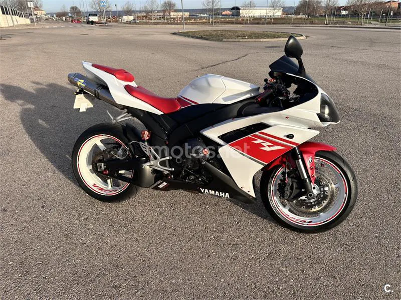 Yamaha R1 – Vista 8
