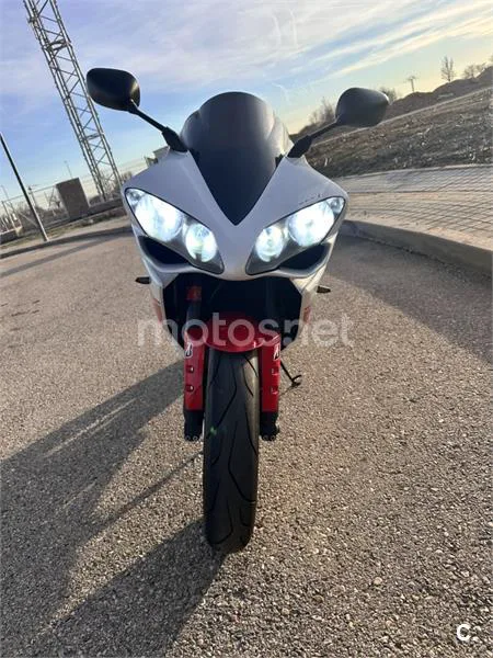 Yamaha R1 – Vista 9