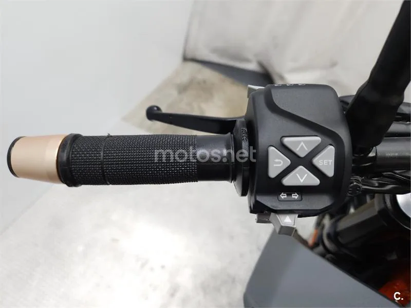 KTM 125 – Vista 9
