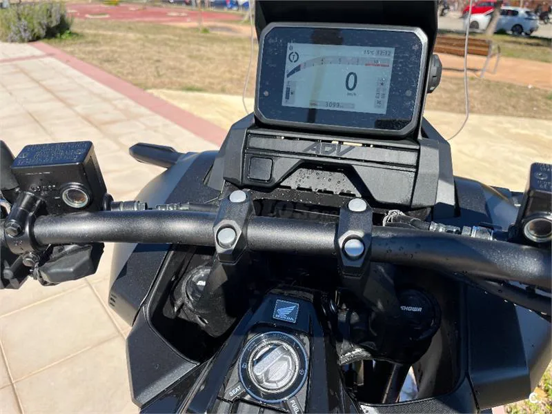 Honda ADV 350 – Vista 2