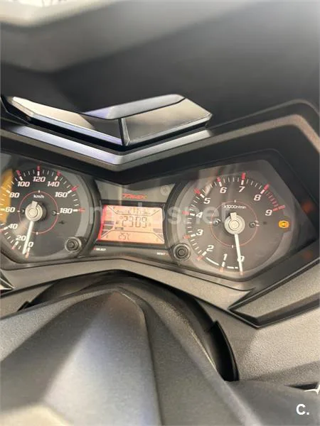 Yamaha TMAX 530 – Vista 8