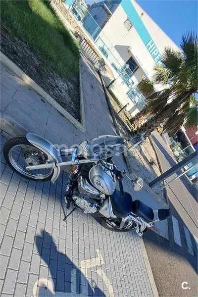 Suzuki Intruder 250 – Vista 3