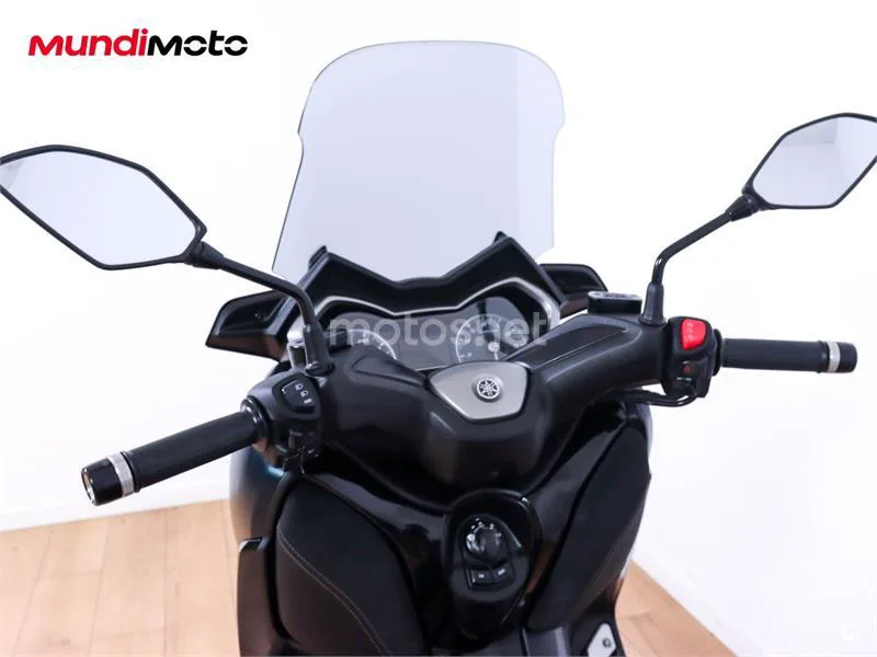 Yamaha TMAX – Vista 11