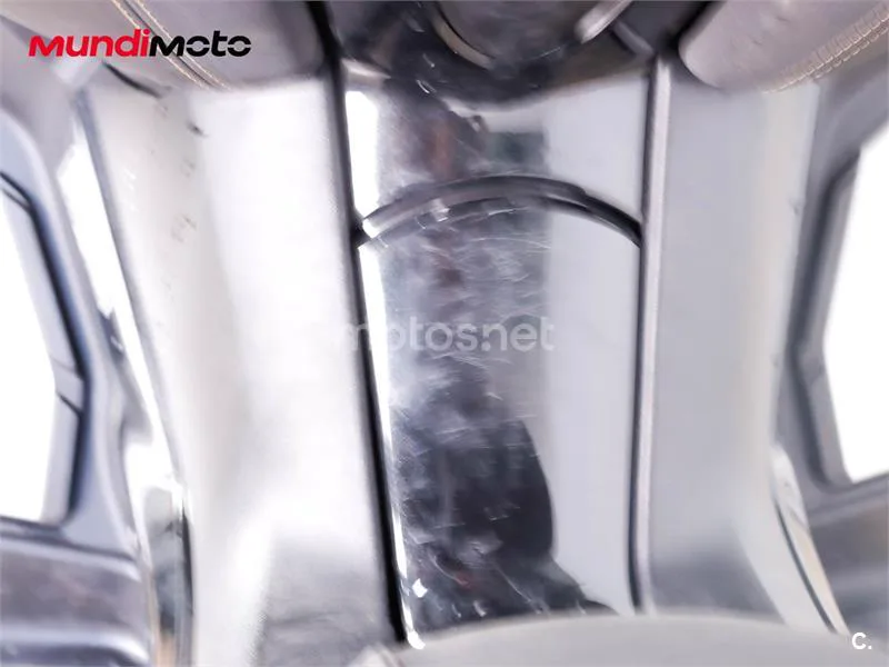 Yamaha TMAX – Vista 13