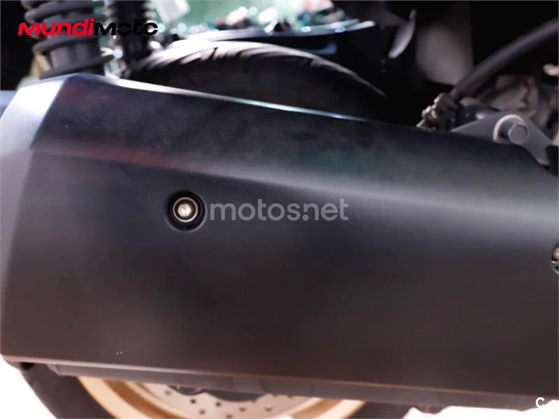 Yamaha TMAX – Vista 15