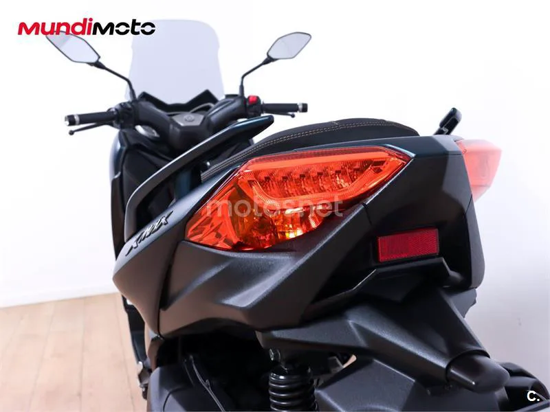 Yamaha TMAX – Vista 9