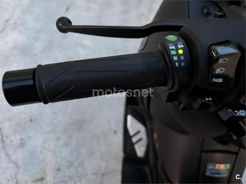 Yamaha XMAX 300 – Vista 7