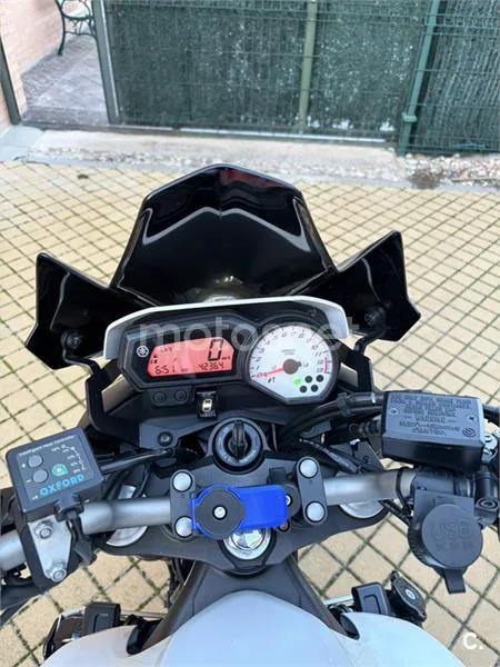 Yamaha FZ8 N Sport – Vista 8