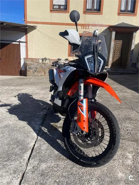 KTM 890 – Vista 2