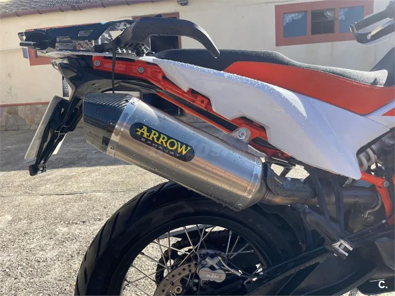 KTM 890 – Vista 5
