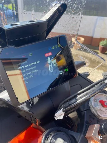 KTM 890 – Vista 9