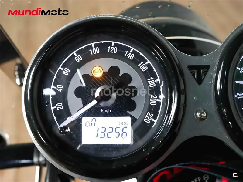 Triumph Speed Twin 1200 – Vista 12