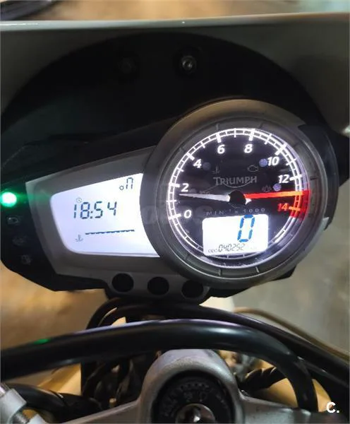 Triumph Street Triple – Vista 3