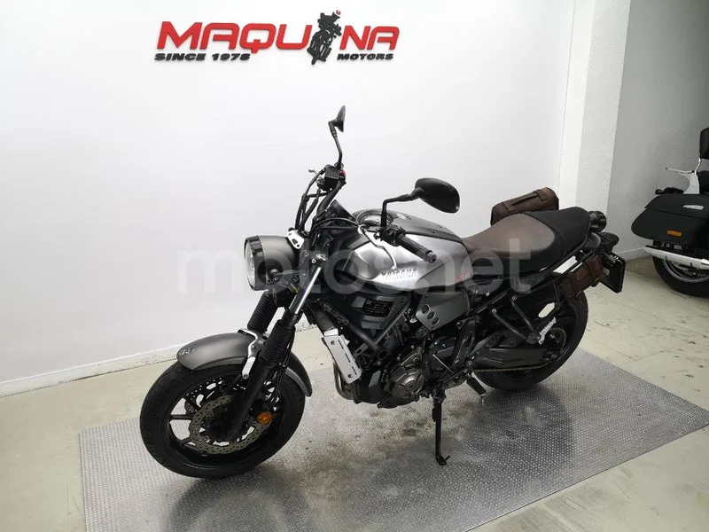Yamaha XSR 700 – Vista 16