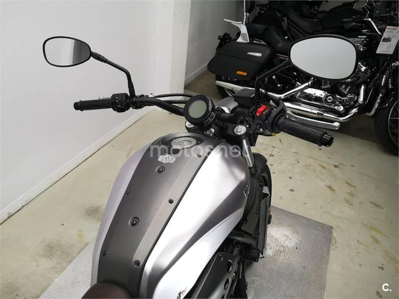 Yamaha XSR 700 – Vista 7