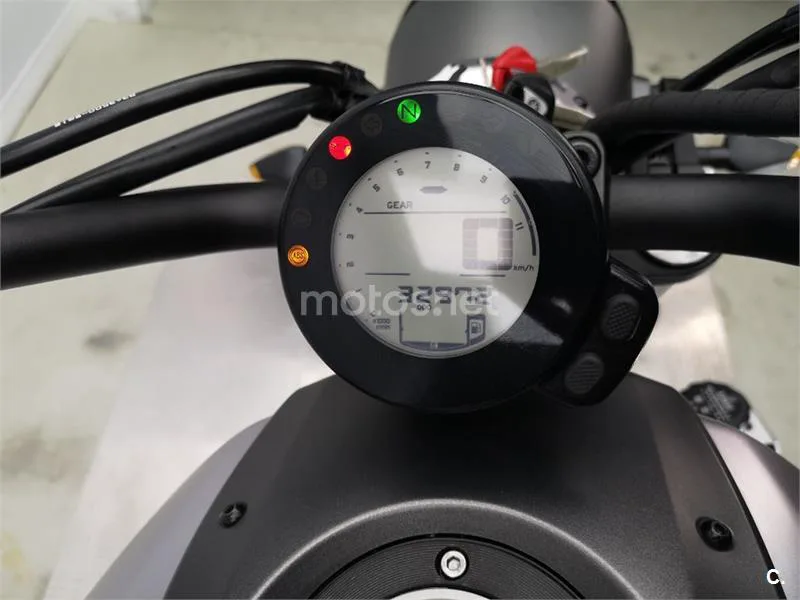 Yamaha XSR 700 – Vista 10