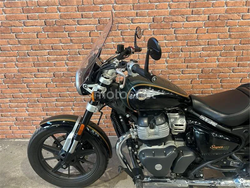 Royal Enfield Super Meteor 650 – Vista 15
