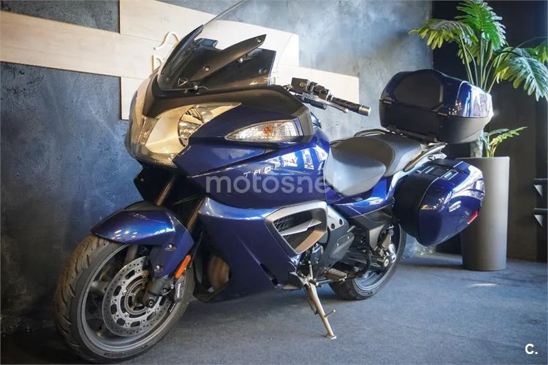 Triumph Trophy 1200 – Vista 13