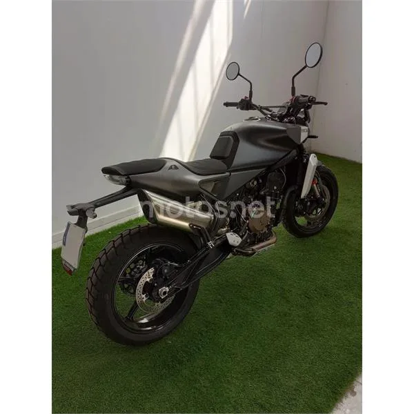 Husqvarna Svartpilen 801 - Vista 4
