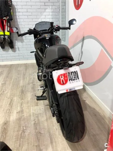Yamaha XSR 900 – Vista 12
