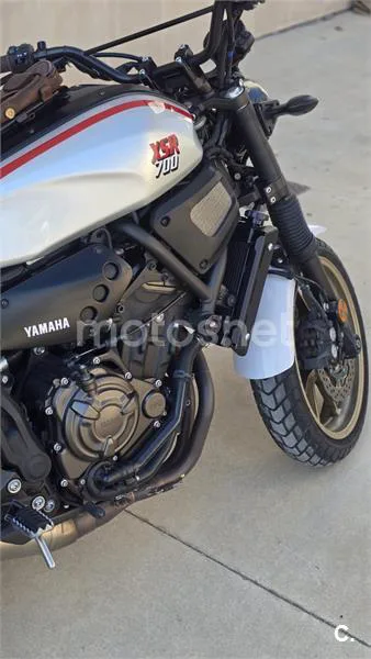 Yamaha XSR700 – Vista 7