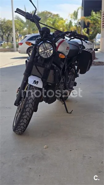 Yamaha XSR700 – Vista 8