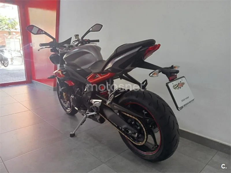 Triumph Street Triple – Vista 4