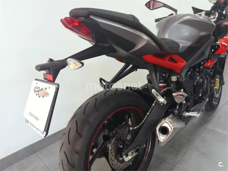 Triumph Street Triple – Vista 8
