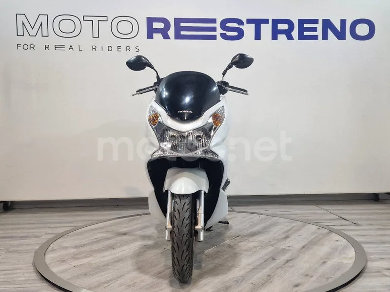 Honda PCX 125 – Vista 4