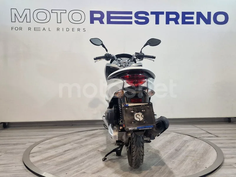 Honda PCX 125 – Vista 9