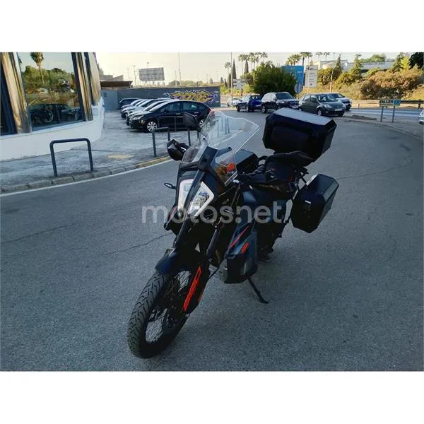 KTM 890 – Vista 3