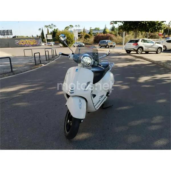 Vespa GTS 300 – Vista 3