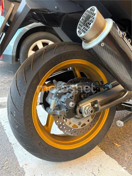 Kymco AK 550 – Vista 4