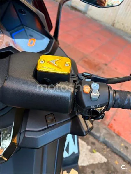 Kymco AK 550 – Vista 9