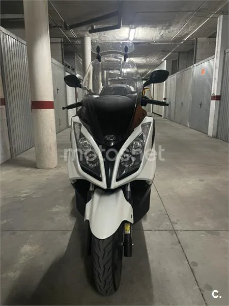 Kymco Super Dink 300 – Vista 3
