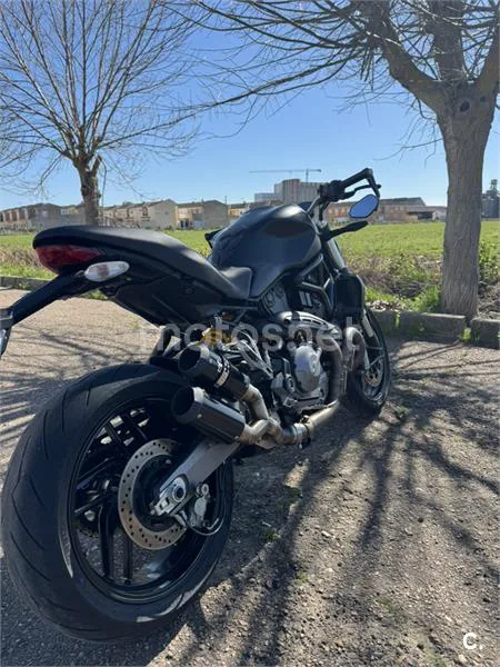 Ducati Monster 821 – Vista 3