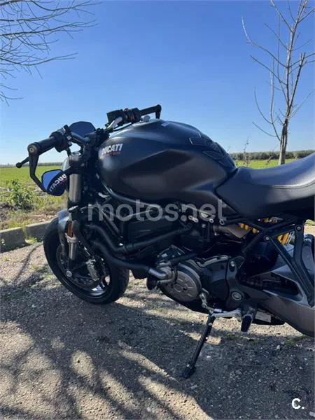 Ducati Monster 821 – Vista 4