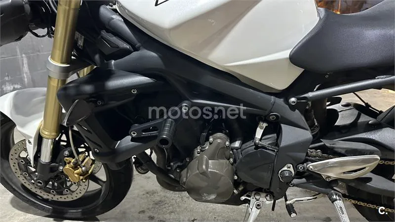 Triumph Street Triple – Vista 13