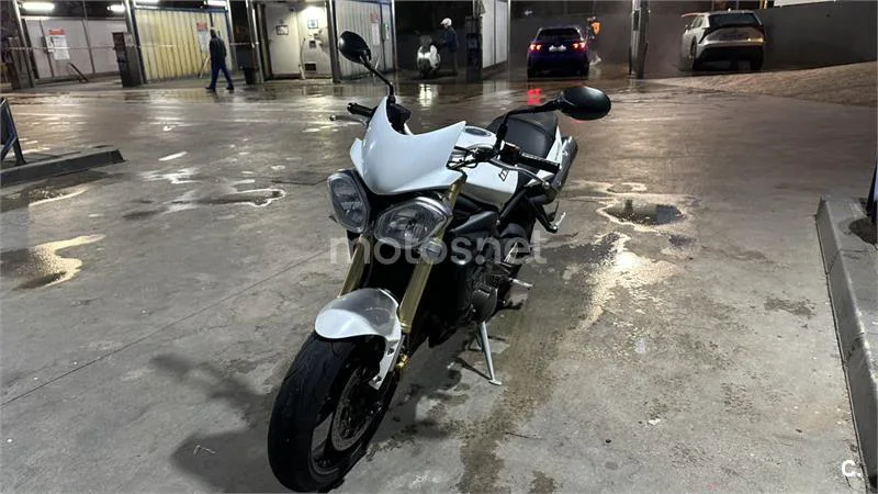 Triumph Street Triple – Vista 3
