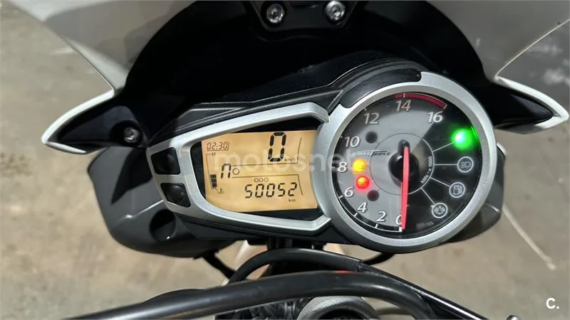 Triumph Street Triple – Vista 10