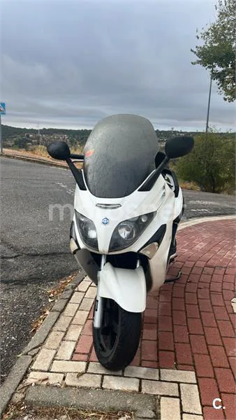 Piaggio X EVO 125 – Vista 2
