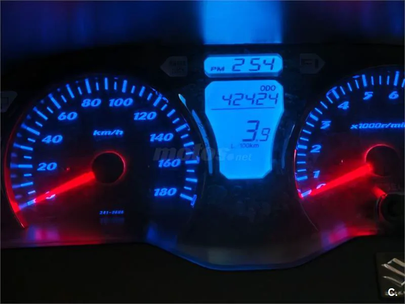 Suzuki Burgman 400 – Vista 4