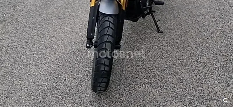 Triumph Scrambler 400 X – Vista 9