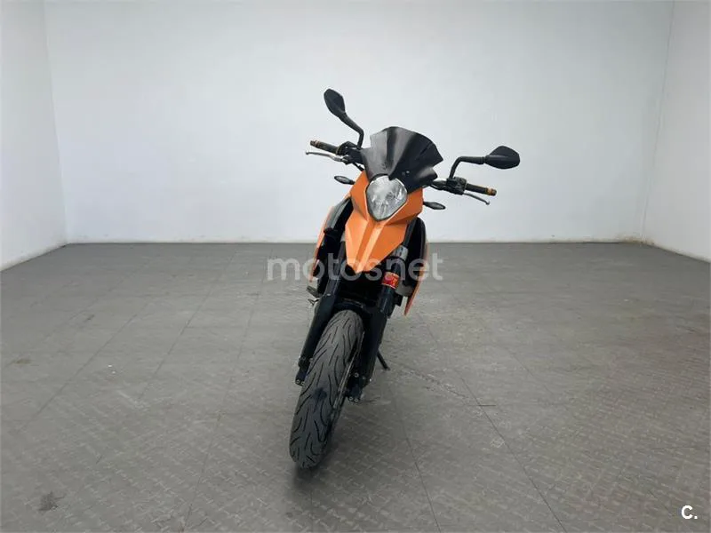KTM 690 SMC R – Vista 3