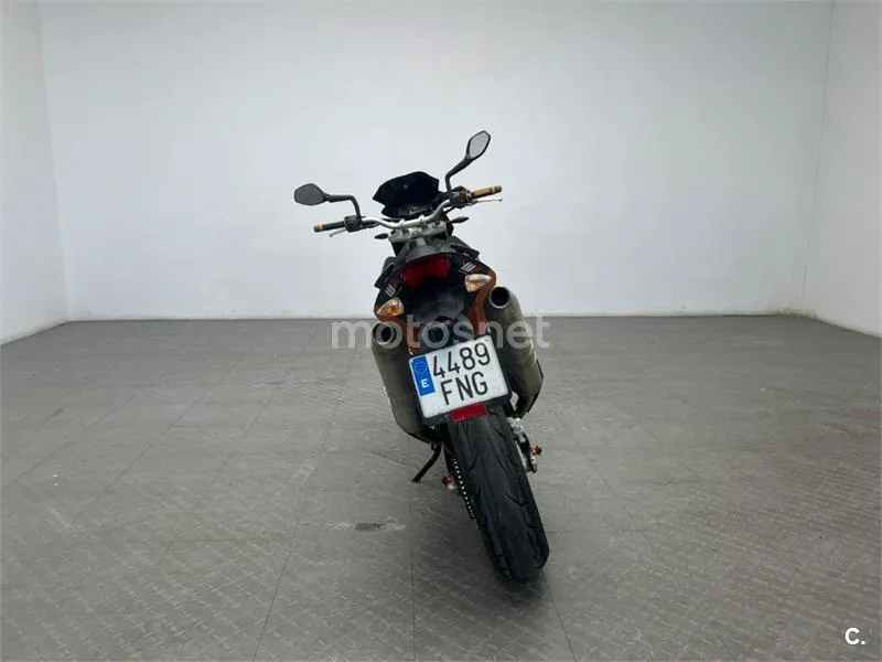 KTM 690 SMC R – Vista 7