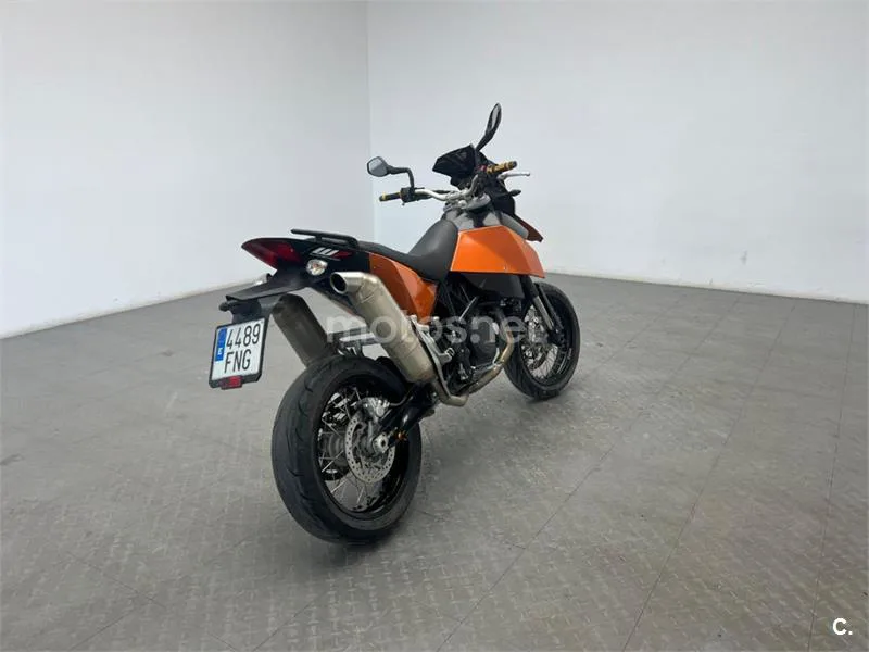 KTM 690 SMC R – Vista 8