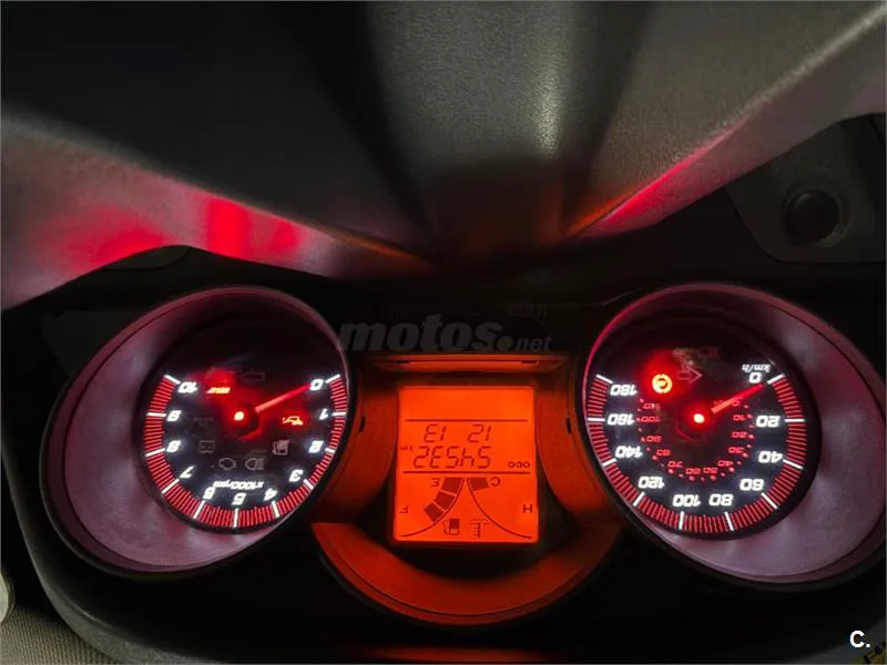 Kymco Super Dink 300i – Vista 4