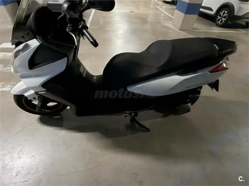 Kymco Super Dink 300i – Vista 6