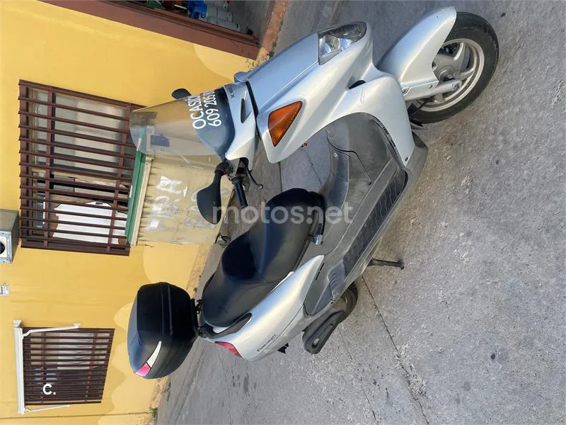 Honda FES 250 FORESIGHT – Vista 3