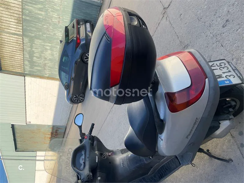 Honda FES 250 FORESIGHT – Vista 5